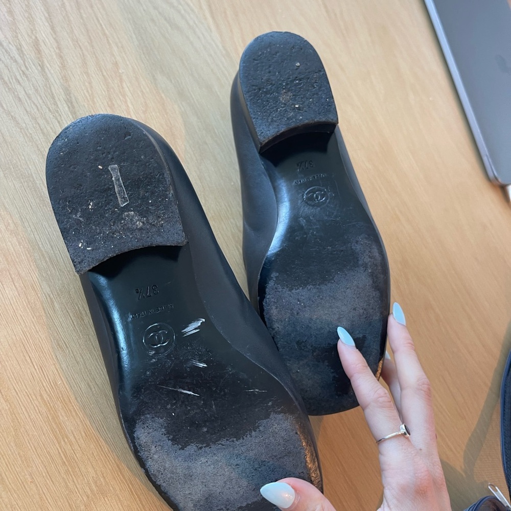 Beautiful Vintage Authentic Chanel Loafers - Picture 2 of 8